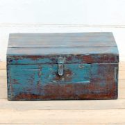 kh19 RS2020 035 indian furniture characterful blue old box front