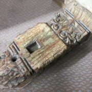 kh18 082 indian furniture corbel shelving carved close
