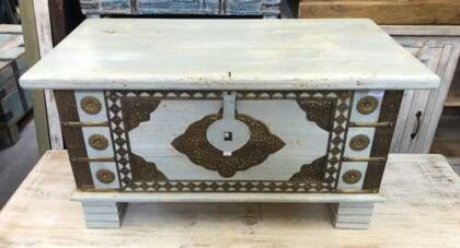 k76 0150 indian furniture white embossed trunk sultan front