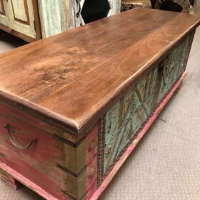 KH23 KH 216 indian furniture red and green sultans trunk left