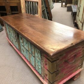 KH23 KH 216 indian furniture red and green sultans trunk corner