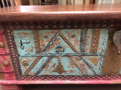 KH23 KH 216 indian furniture red and green sultans trunk close