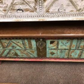 KH23 KH 216 indian furniture red and green sultans trunk front