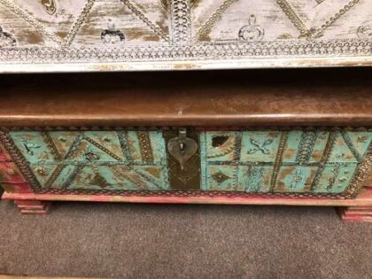 KH23 KH 216 indian furniture red and green sultans trunk front