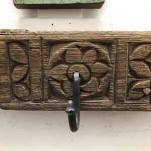 kh23 202 indian accessory carved panels with hooks close up