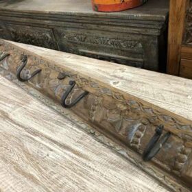 kh23 203 b indian carved plinth with hooks right