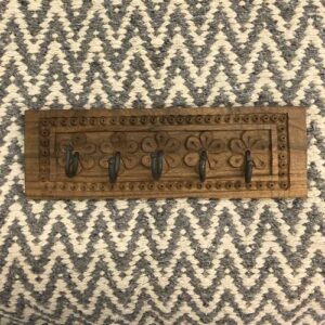 k78 1474 indian accessory carved panel with 5 hooks flowers front