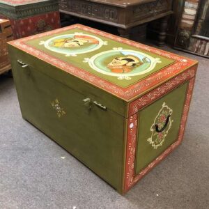 k79 2371 indian furniture beautiful painted trunk green red figures back