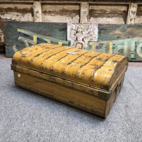 kh25 121 a indian furniture metal trunk mustard back