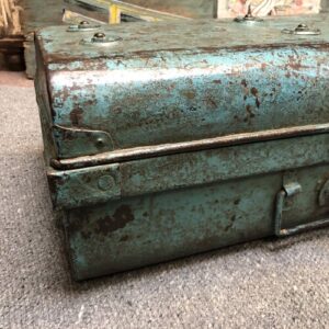 kh25 121 e indian furniture metal trunk turquoise close