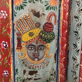 kh25 185 indian furniture small red & pale blue door close up