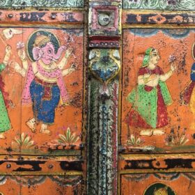 kh25 186 indian furniture small orange and sage door close