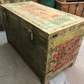 kh25 207 indian furniture sun face and script trunk back