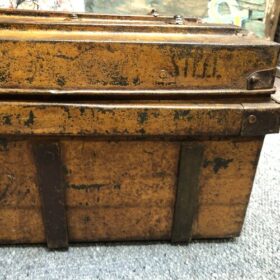 kh25 42 a indian furniture vintage orange trunk close