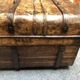 kh25 42 b indian furniture vintage mottled trunk close