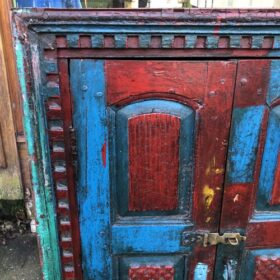 kh25 99 indian furniture unusual red & blue cabinet close