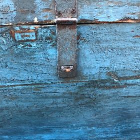 kh27 154 indian furniture rustic blue trunk wooden