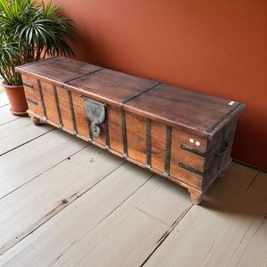 k82 7106 indian furniture large clasped trunk main