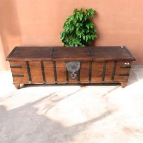 k82 7106 indian furniture large clasped trunk front