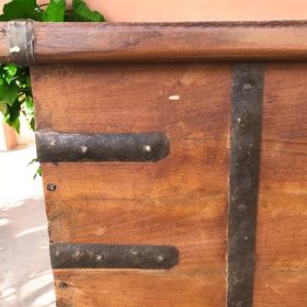 k82 7106 indian furniture large clasped trunk close