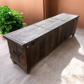 k82 7106 indian furniture large clasped trunk back
