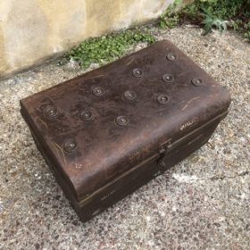 k82 7161 e indian furntopture vintage 'steamer' trunks top