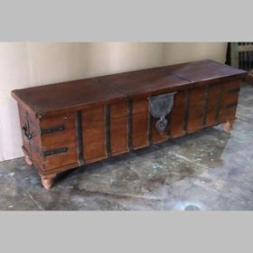 k83 7106 indian furniture large clasped trunk factory