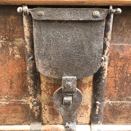 k83 7106 indian furniture large clasped trunk long