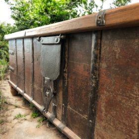 k83 7106 indian furniture large clasped trunk bed