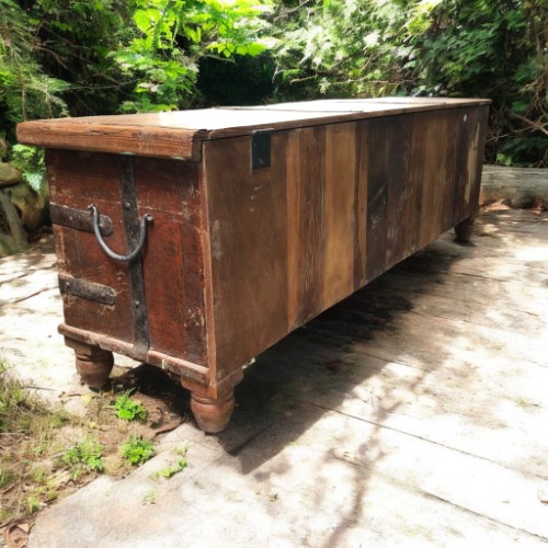 k83 7106 indian furniture large clasped trunk hallway