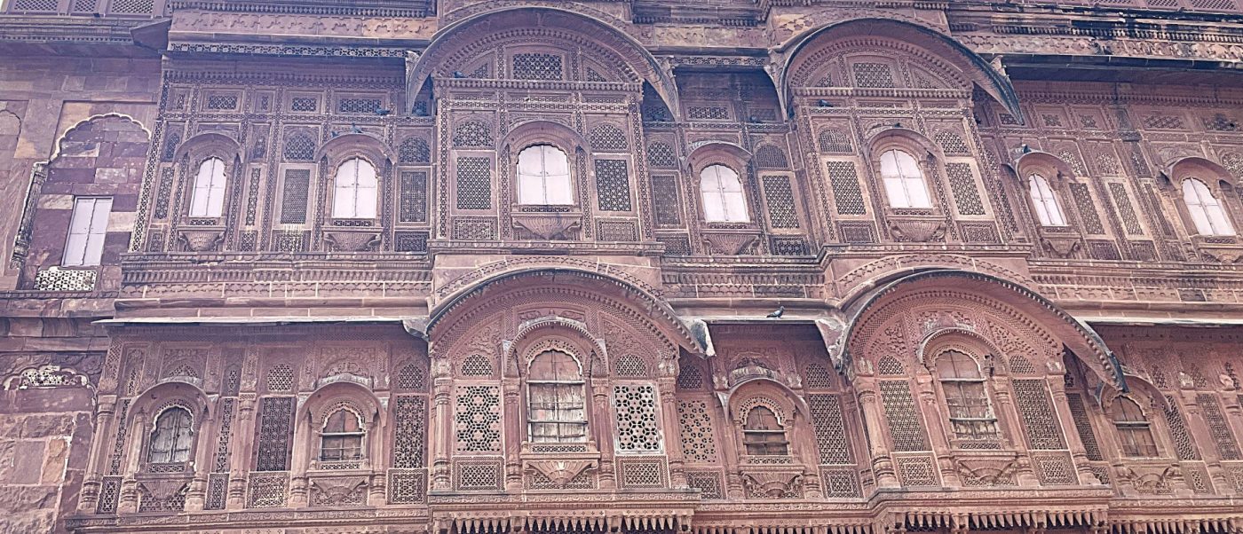 It amazes me, that there are so many different jali patterns used throughout the Mehrangarh Fort in Jodhpur, a different pattern in each window I gaze at.