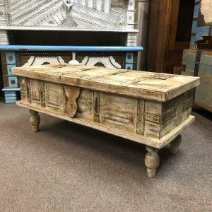 k84 5638 b indian furniture petite shabby trunk cream main